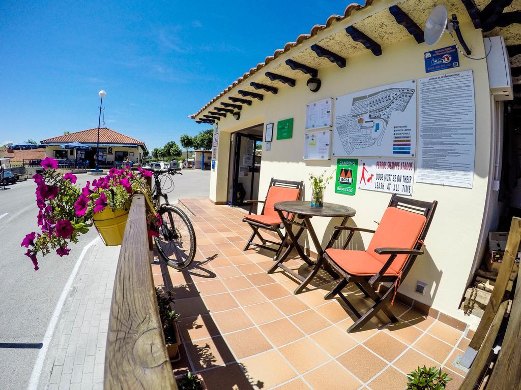 Bungalows Playa De Oyambre San Vicente De La Barquera Exterior photo