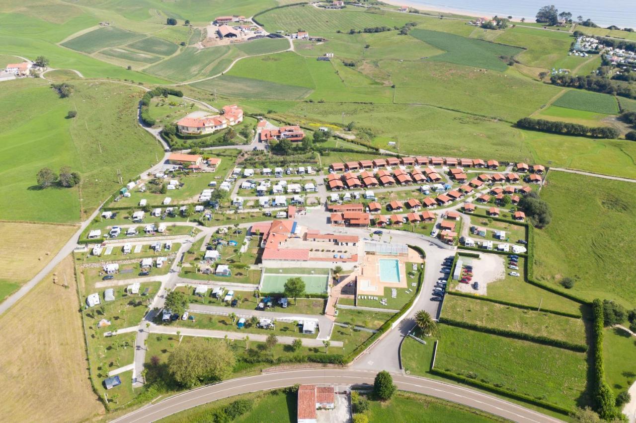 Bungalows Playa De Oyambre San Vicente De La Barquera Exterior photo