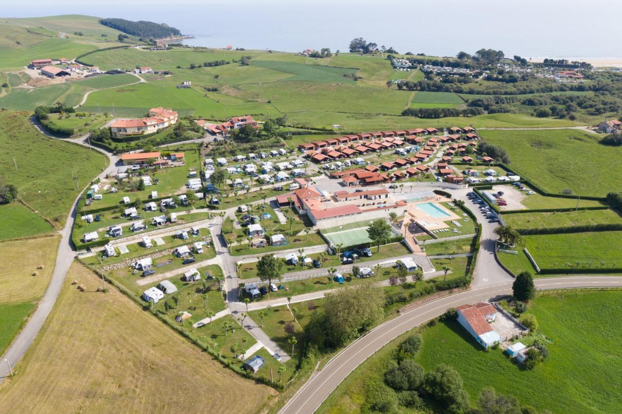 Bungalows Playa De Oyambre San Vicente De La Barquera Exterior photo